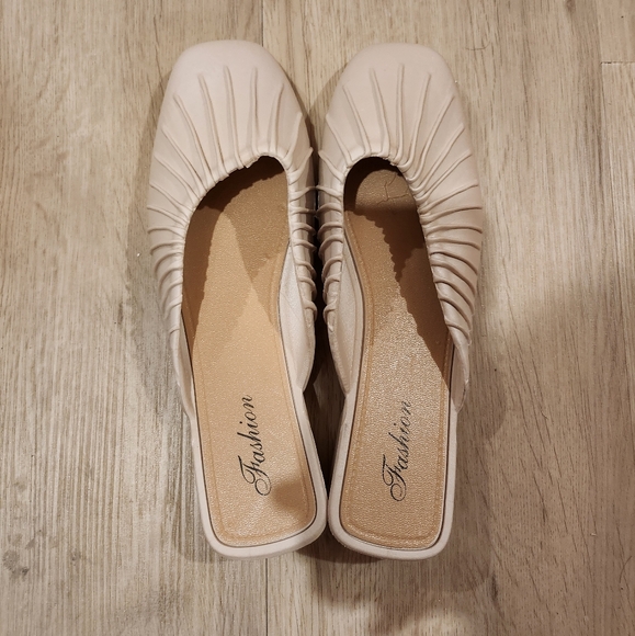 Lightweight Waterproof Mules - Picture 3 of 6